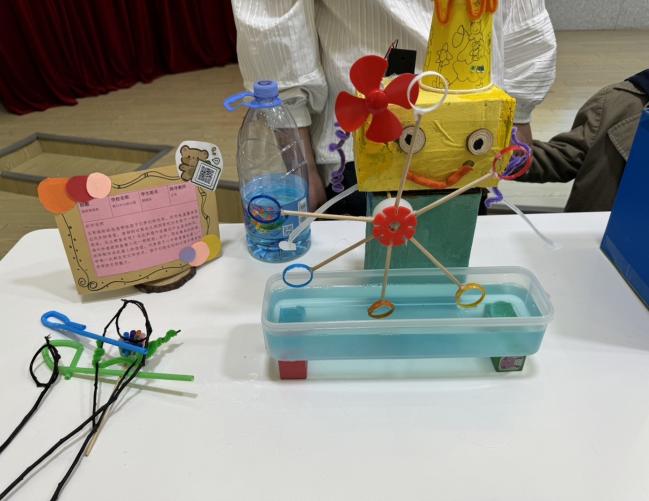《旋转泡泡机》
