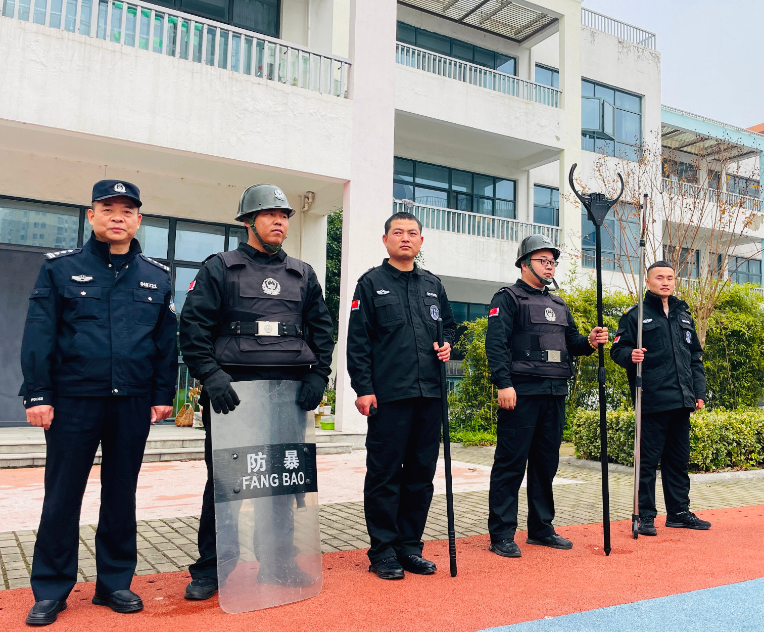 反“恐”入侵，临“暴”不乱  ——胥口中心幼儿园反恐防暴安全演练活动